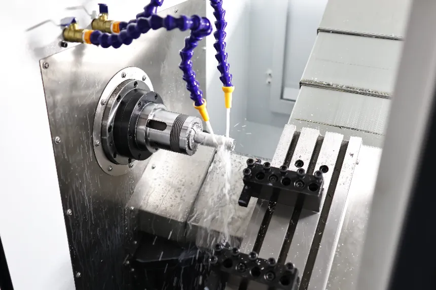 Precisión de máquina CNC en producción industrial